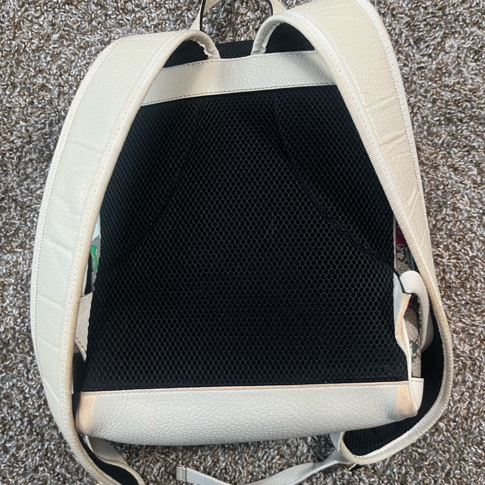 Gucci Beige Backpack with Floral Accents - Picture 3 of 11